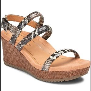 Vionic Kora Wedge Sandal with Orthaheel Snake Print Raffia